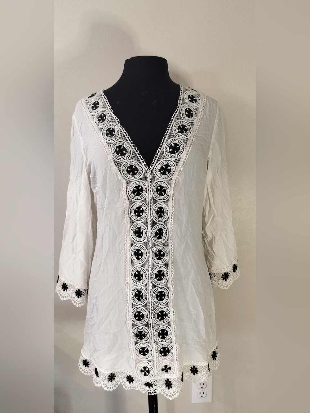 Solitaire White Tunic with Black Lace Embroidery